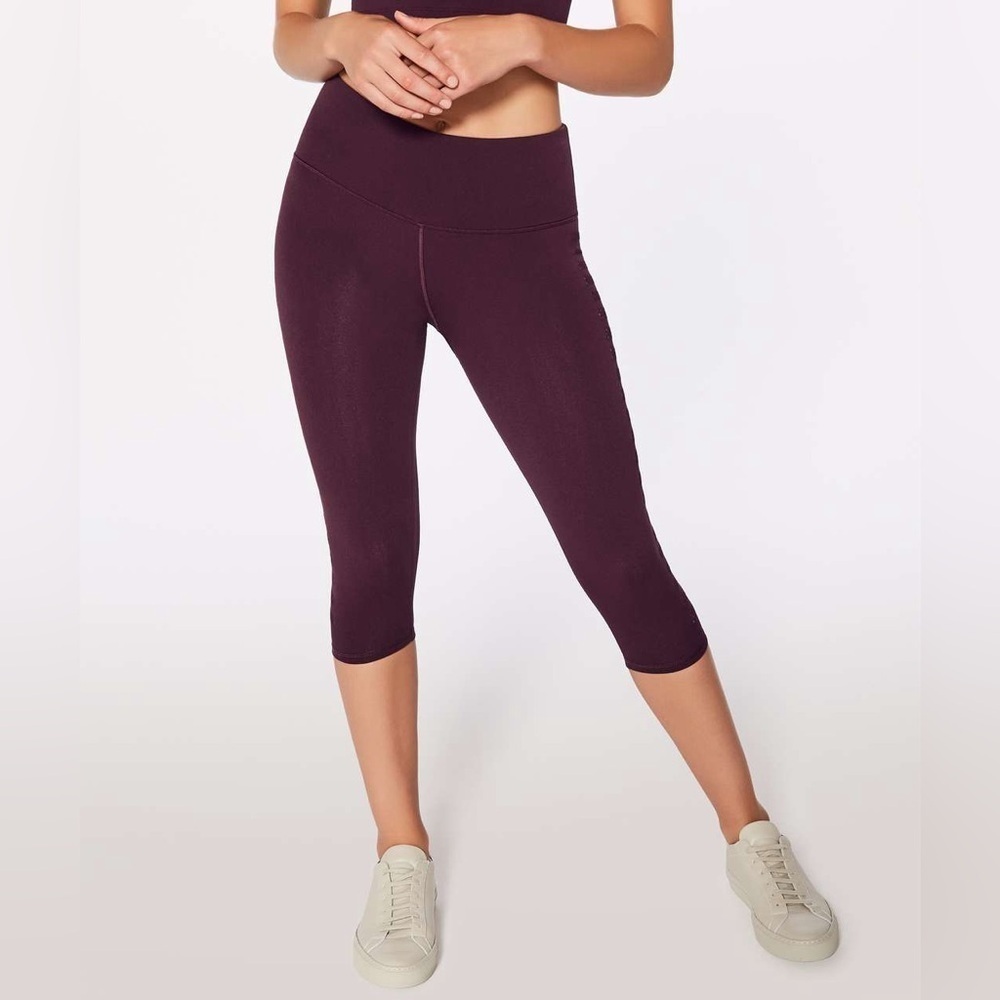 Lululemon Reveal Crop (Stripes 17")
Dark Adobe - Picture 2 of 8